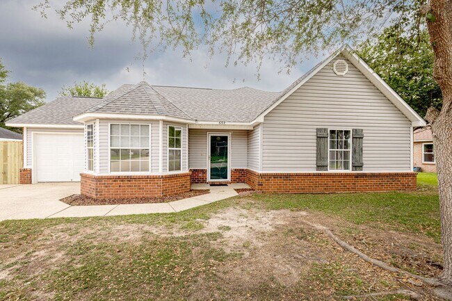 Building Photo - 602 Ronda Ln