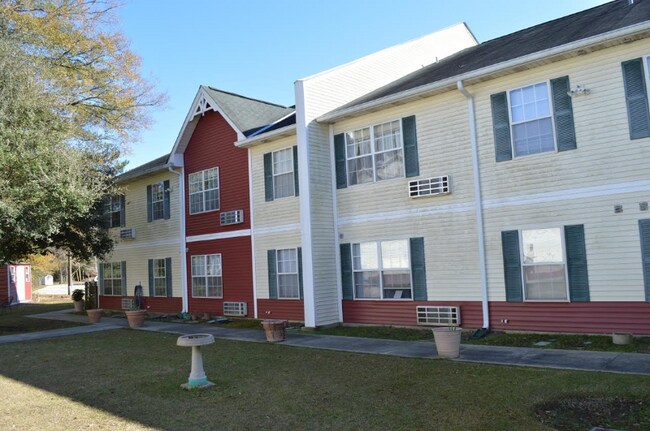 Building Photo - 39000 Henry Rd
