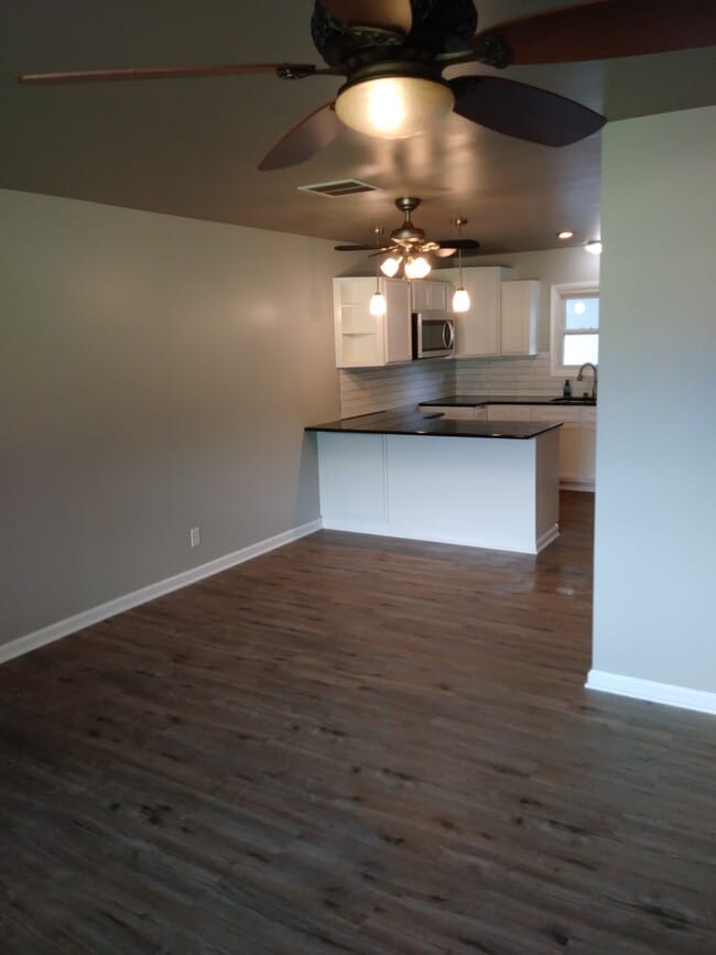 Building Photo - 123 Blank Rd