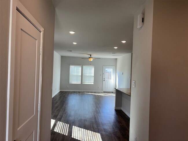 Building Photo - 5703 Blue Grama Dr