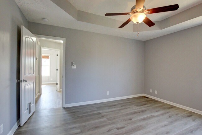 Building Photo - Sweet 3 bed 2 bath.  Cat friendly.