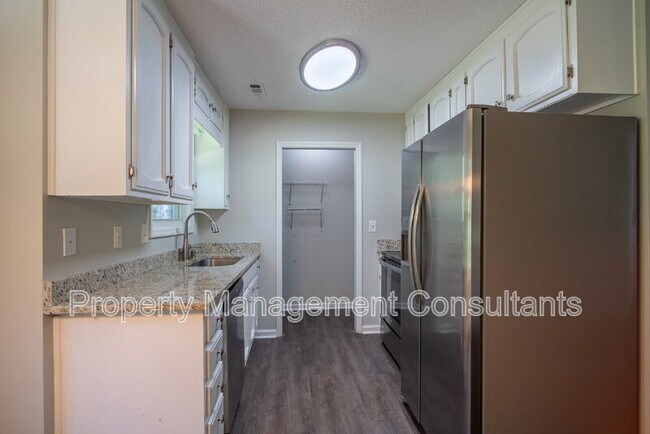 Building Photo - 107 Ann Bradley Dr