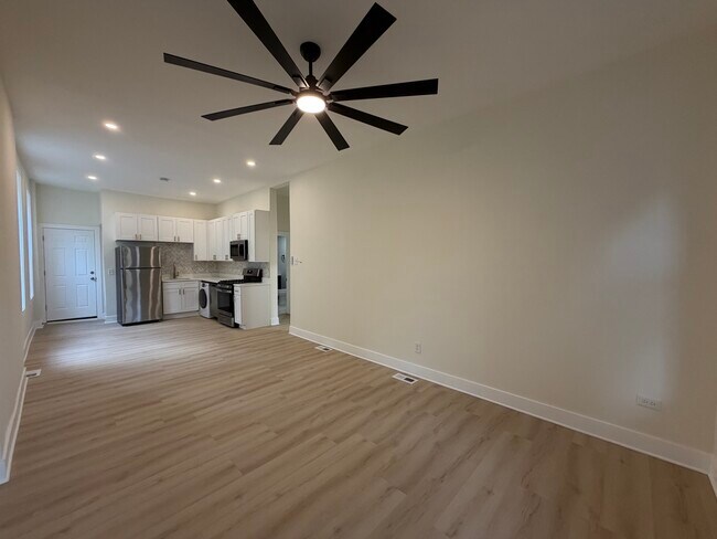 Building Photo - 1322 W Ohio St