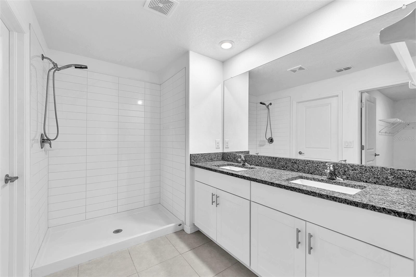 Building Photo - 5518 Blue Azure Dr