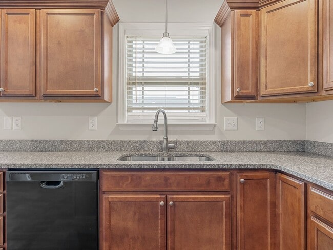 Building Photo - 3BR/2BA Inman Gem with Pool Access & Firep...