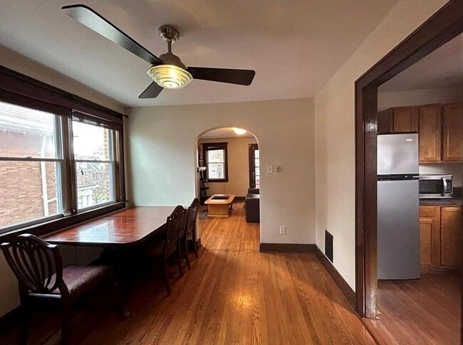 Building Photo - 116 Bigham St