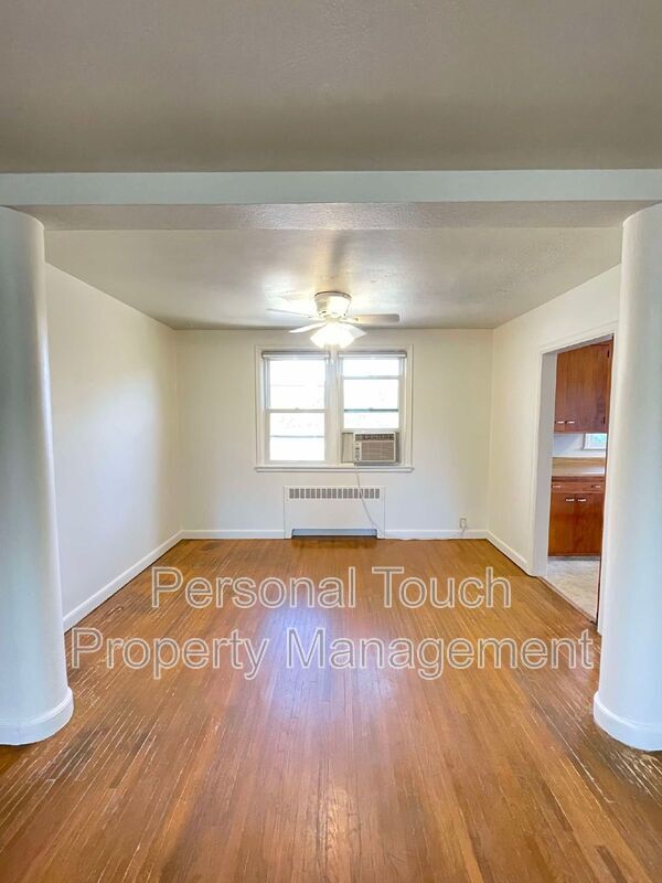 Building Photo - 517 12th Ave N