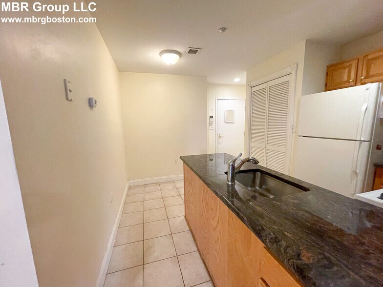 Building Photo - 95 Westland Ave