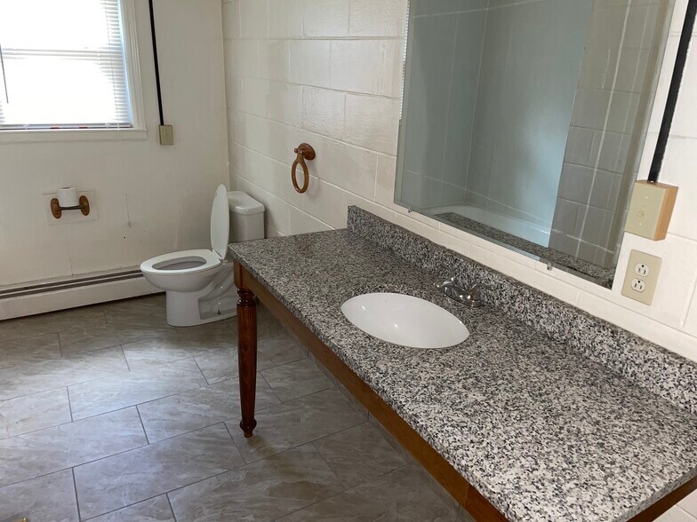 Building Photo - 403 Marlington St