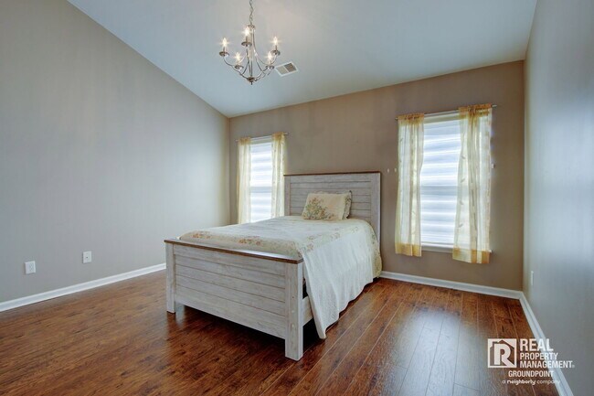 Building Photo - 97 Avonshire Dr