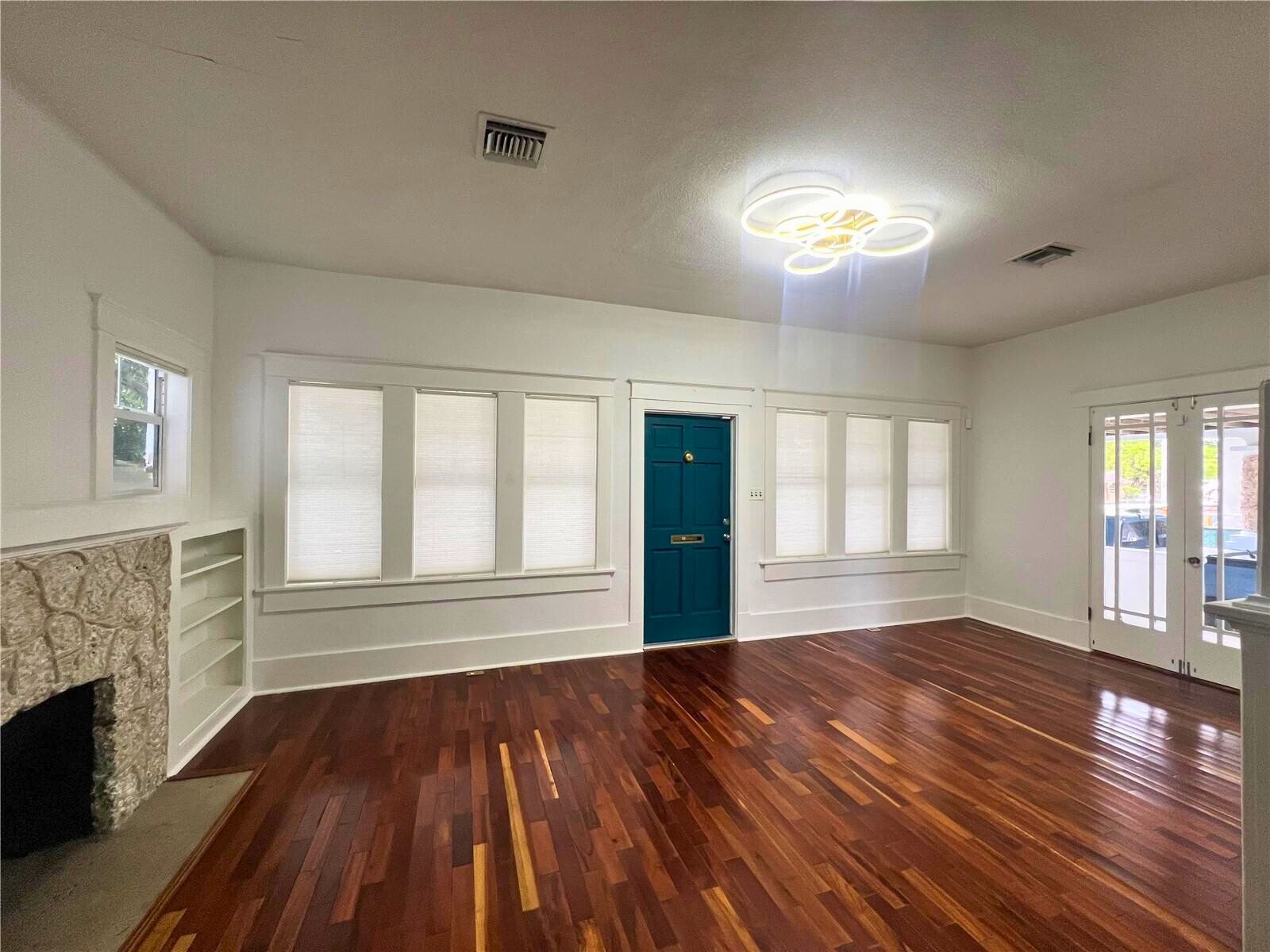 Building Photo - 130 SW 1st Ave