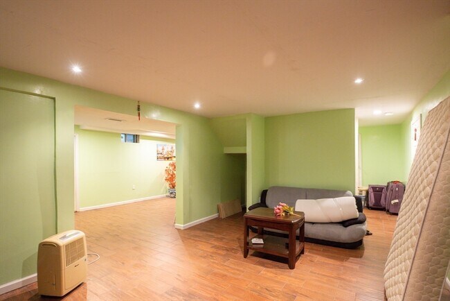 Building Photo - 30 Briarcliff Dr