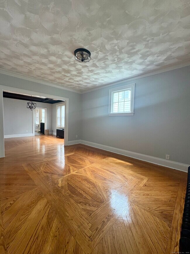 Building Photo - 46 Westbourne Pkwy