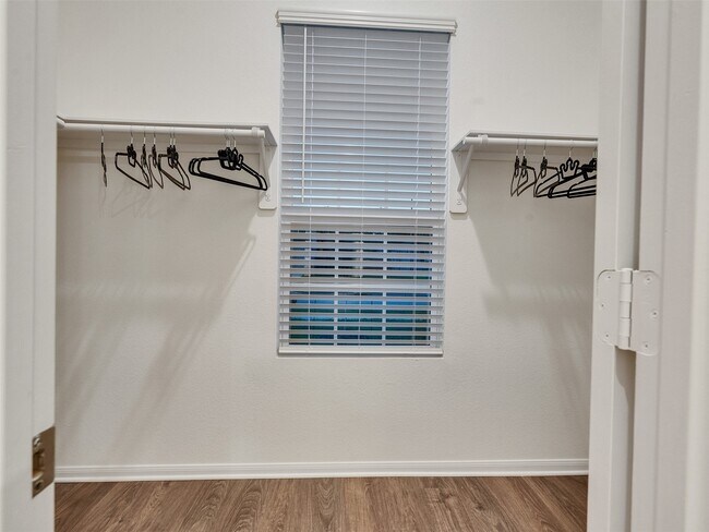 Building Photo - 403 Magnolia Ln