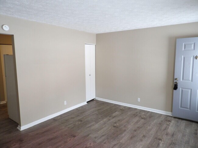 Building Photo - 176 Landings Dr