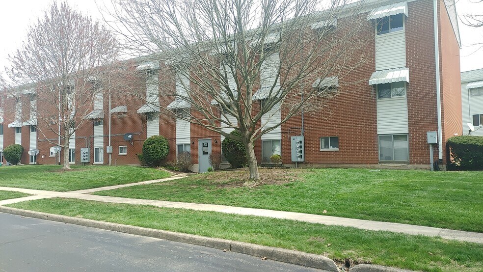 Building Photo - 5710 Coach Dr W