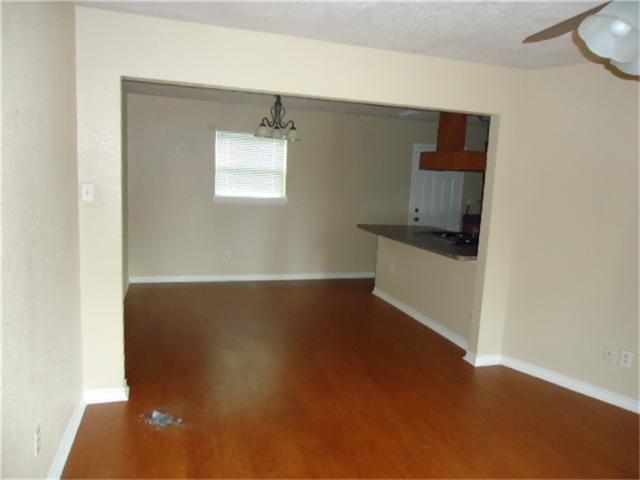 Building Photo - 5031 Pine Ave