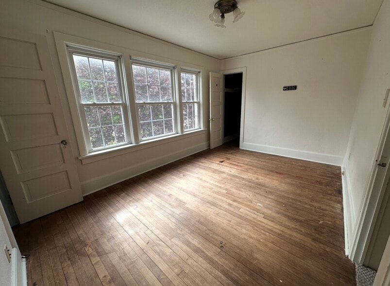 Bedroom 2 with 2 walk in closets - 2712 S 9th St