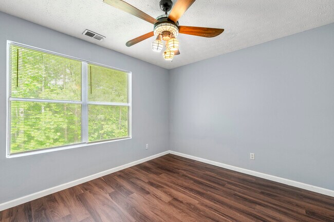 Building Photo - 3247 Fairington Dr