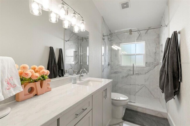 Building Photo - 1020 19th St SW