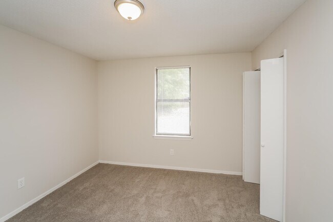 Building Photo - 4368 Burnette Pl