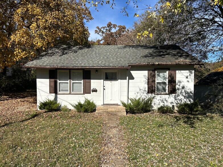 Primary Photo - 214 Poplar St