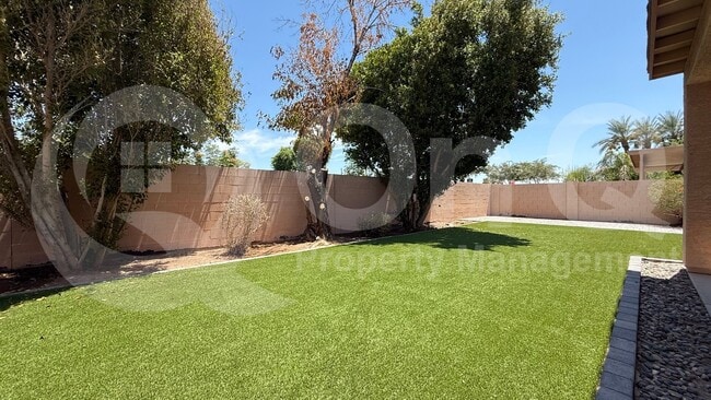 Building Photo - 531 N Scott Dr