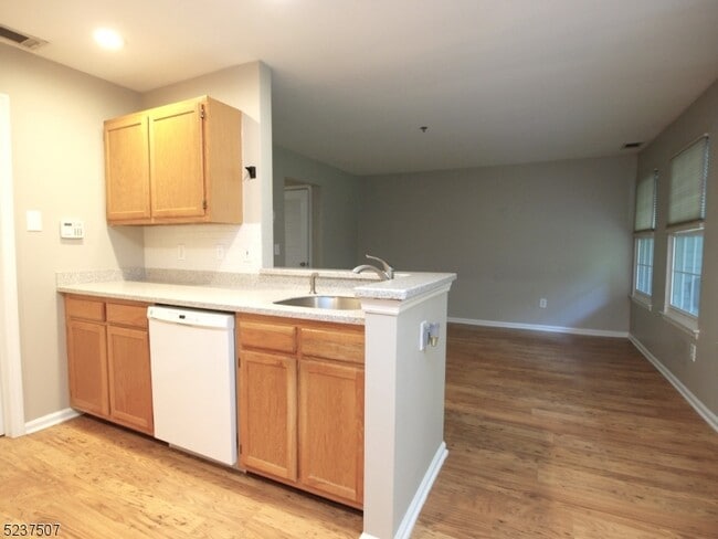 Building Photo - 5007 Tudor Dr