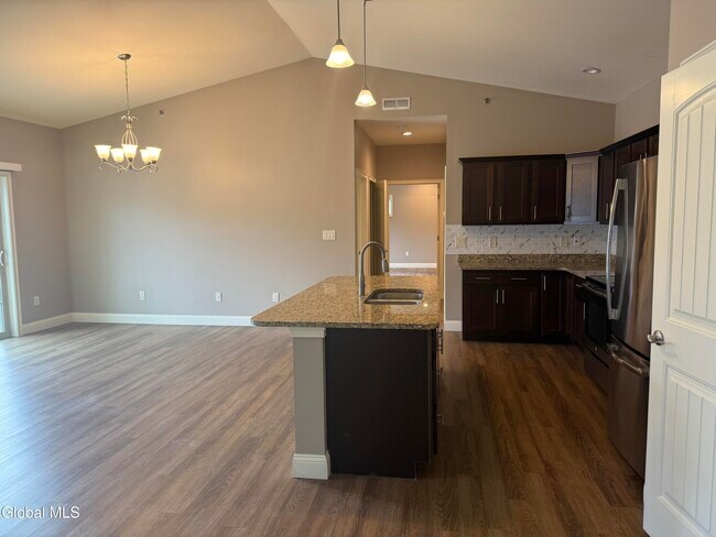 Building Photo - 48 Bavarian Wy