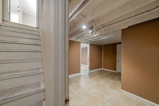 Building Photo - 3 Bedroom 2 Bath Dog Friendly Home For Rent Near Providence Blvd.