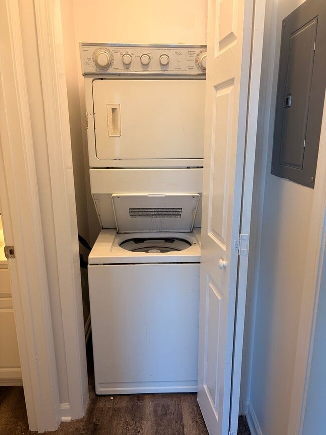 Building Photo - 4617 McClelland Dr