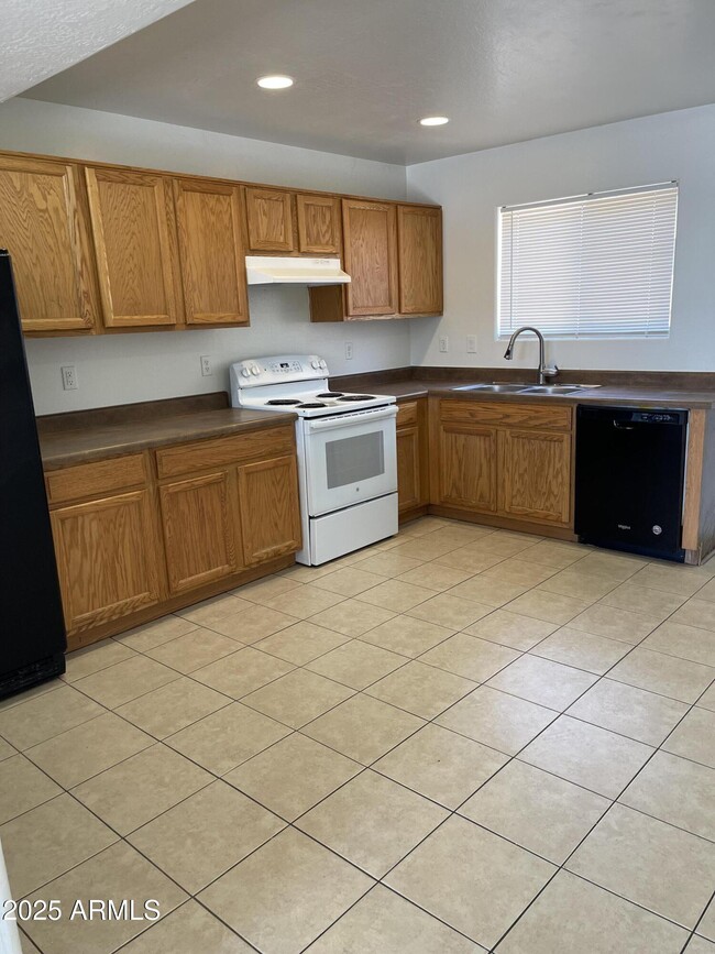Building Photo - 2526 W Ocotillo Rd