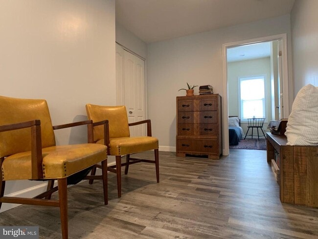 Building Photo - 513 S Regester St