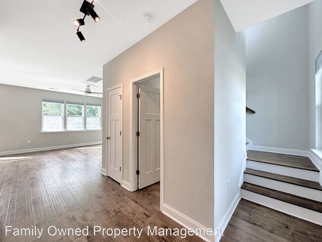 Building Photo - 3 br, 2.5 bath House - 206 Wathen Drive