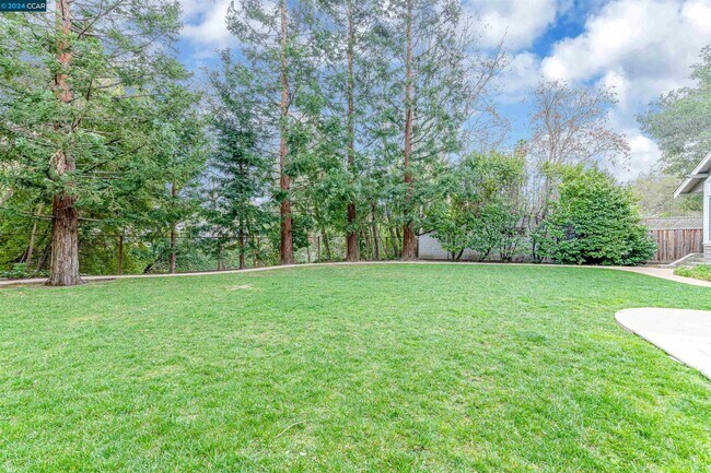 Building Photo - 3324 Las Huertas Rd