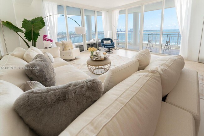 Building Photo - 848 Brickell Key Dr