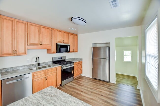 Building Photo - 1923 Bancroft Dr