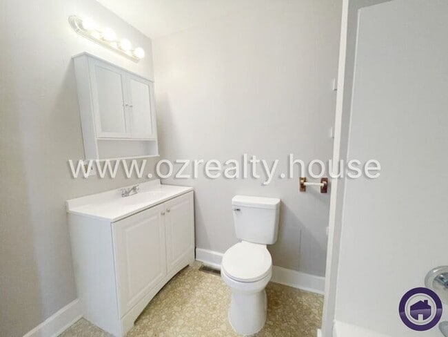 Building Photo - 1031 N Michigan St