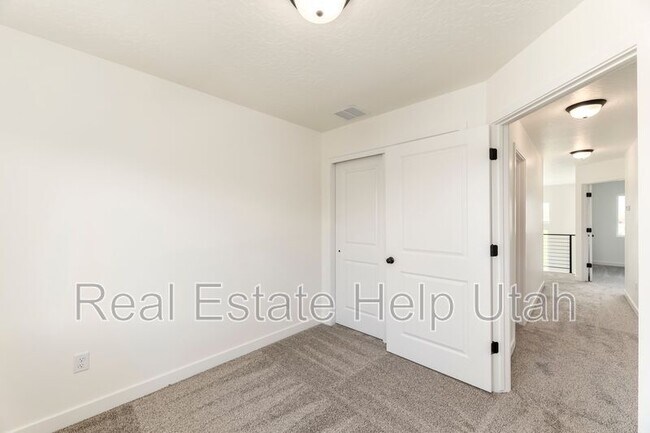 Building Photo - 488 S 700 W