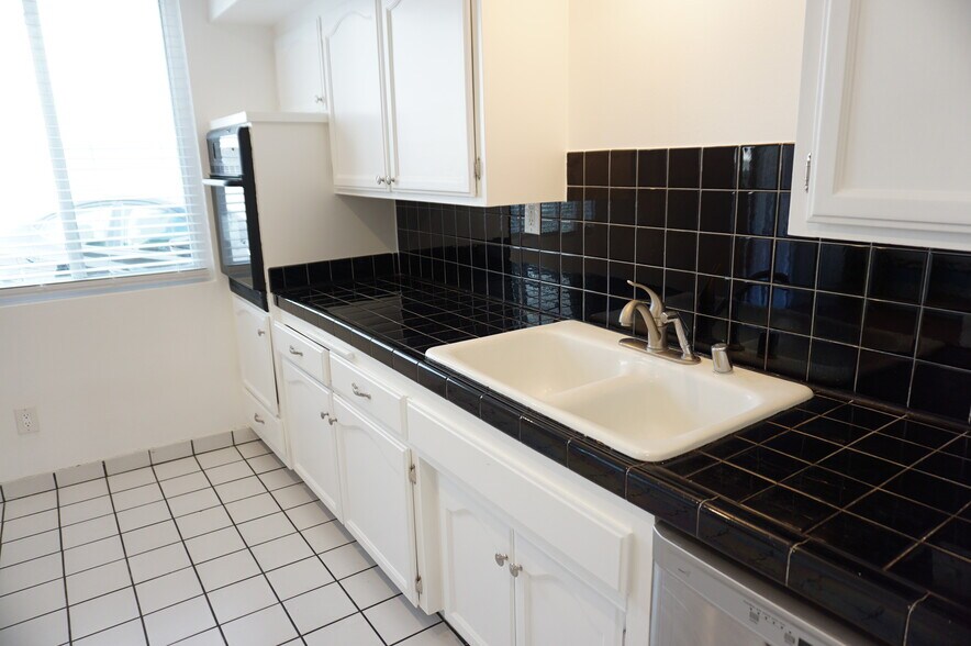 Building Photo - 4610 Densmore Ave
