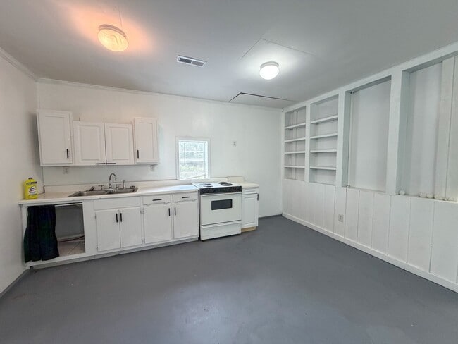 Building Photo - 3520 Oakridge Ave