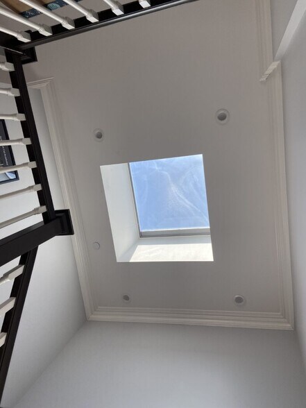 Building Photo - 1334 Anza St