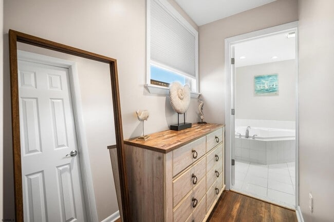 Building Photo - 10 Explorer Rd