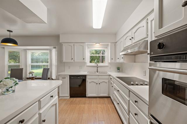 Building Photo - 7333 Meadowbrook Dr