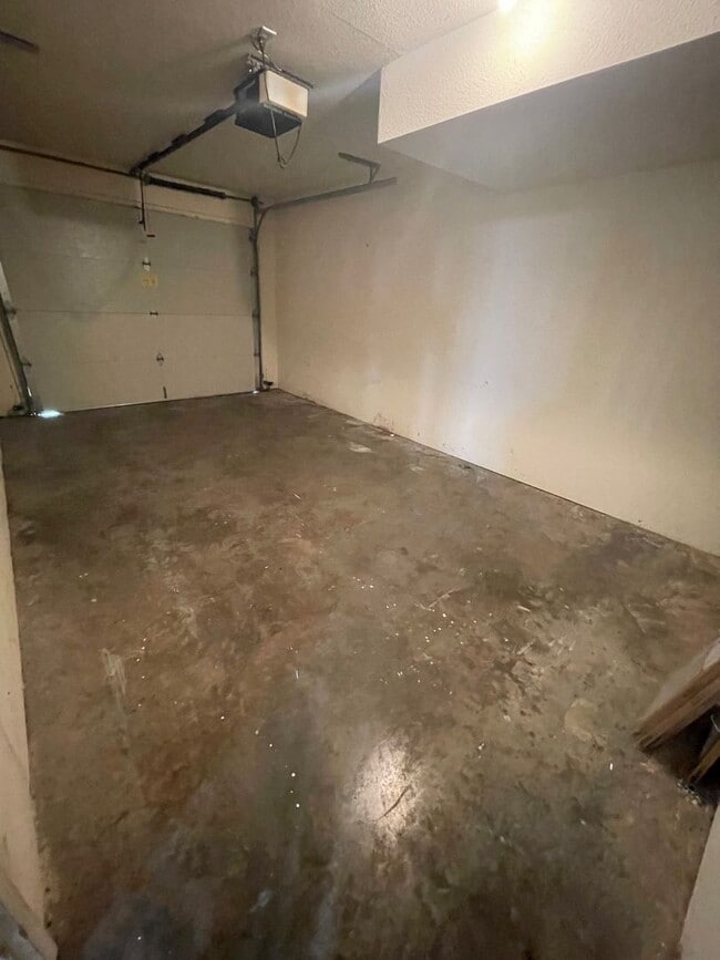 Building Photo - Duplex on Rice Road