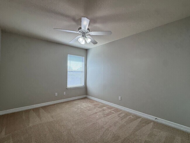 Building Photo - 5805 Thompson Pl