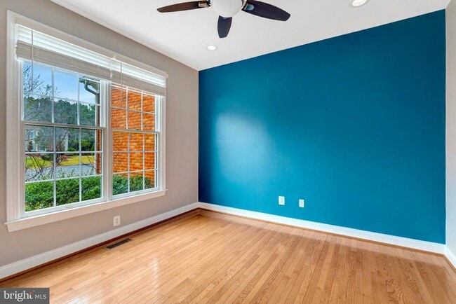 Building Photo - 15053 Doral Pl