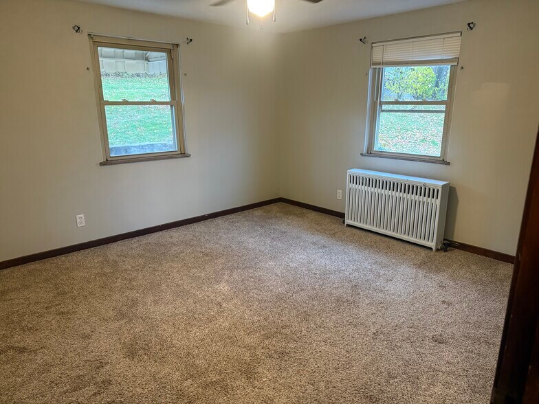 BEDROOM 3 - 2 Hodgkiss Dr