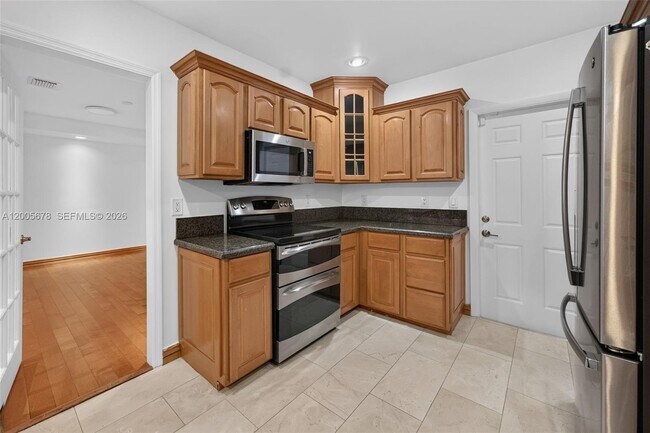 Building Photo - 1237 Aduana Ave