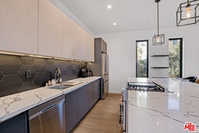 Building Photo - 4852 Seldner St E